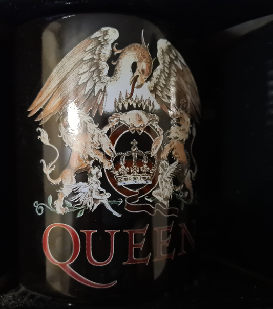 Queen Boxed Standard Mug: Crest